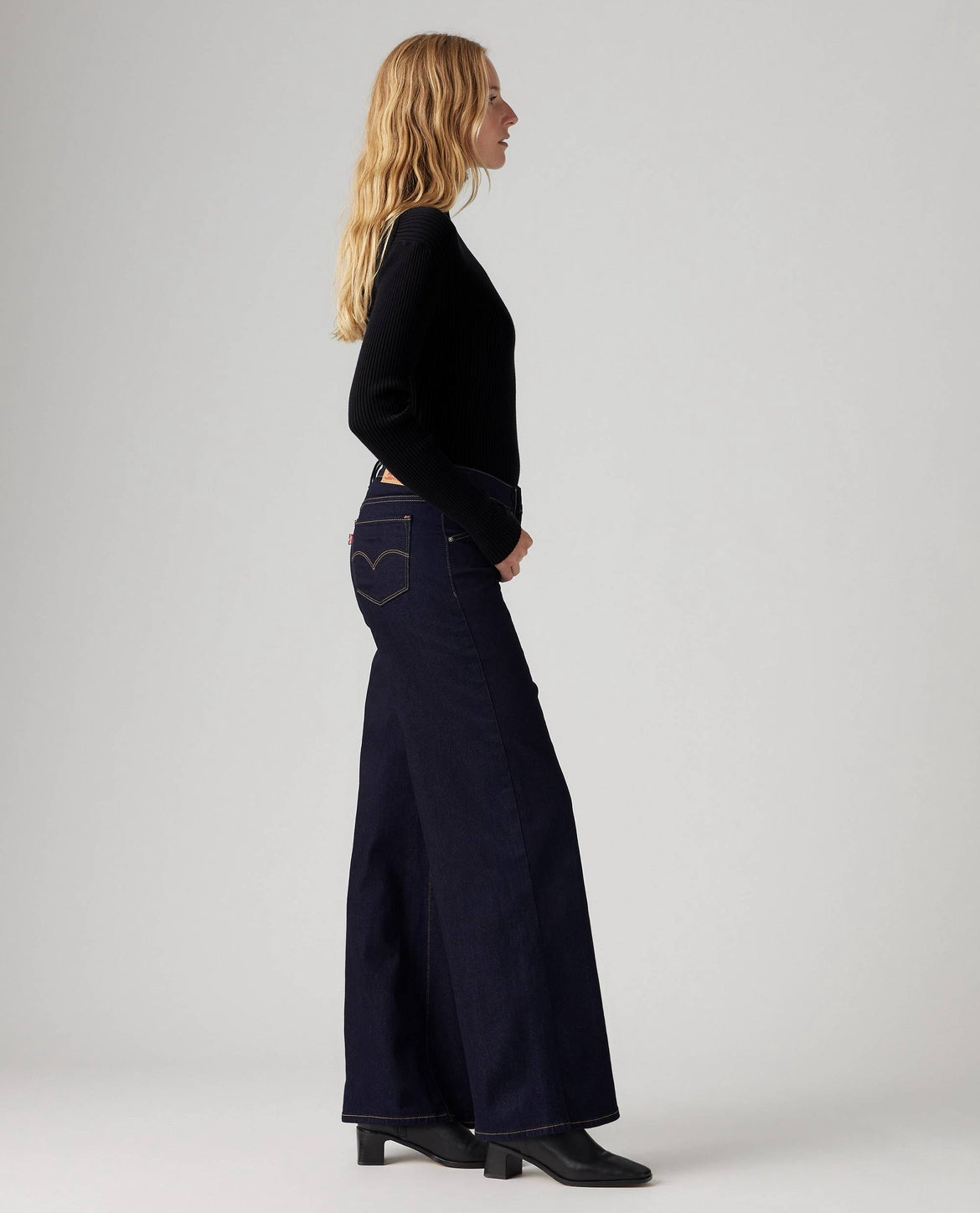 Jeans 318™ Shaping Wide Leg 001Q70004