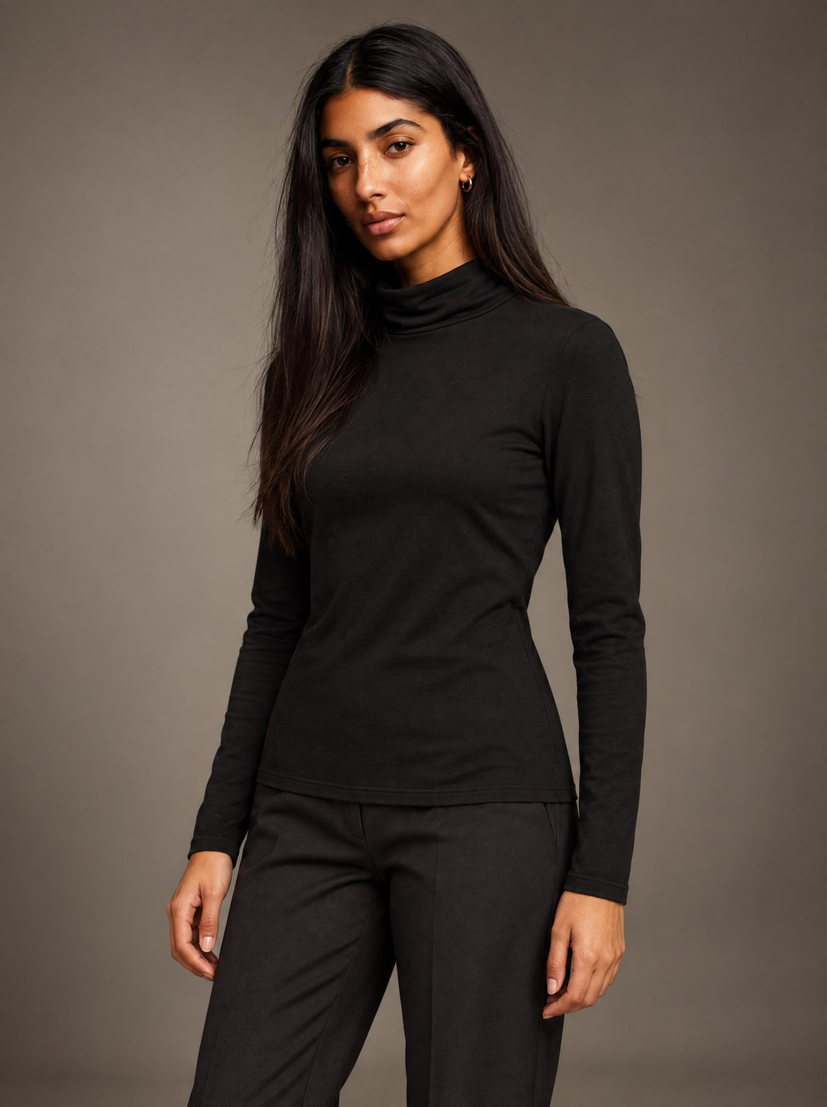 Blusa Básica Cuello Tortuga Dama Vertical Eagle – Negro – frente
